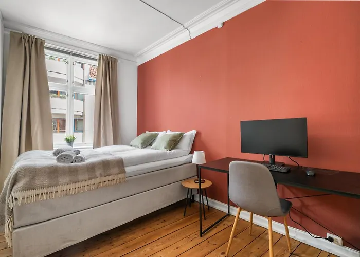 Colorful - Right Next To Grieghallen! Apartamento